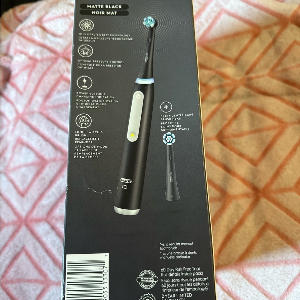 Oral-B iO Series 3 Electric Toothbrush Box - Picture 4 of 6